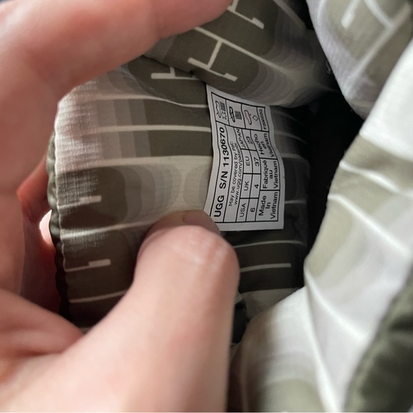 UGG classic maxi toggle boots - Picture 7 of 8